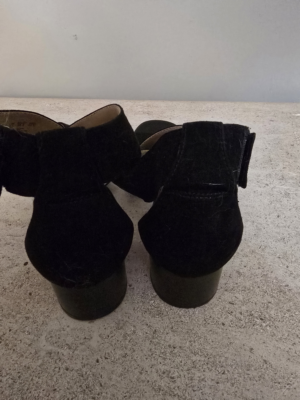 NATURALIZER Black Suede Crisscross Block Heel Sandals - Picture 3 of 5